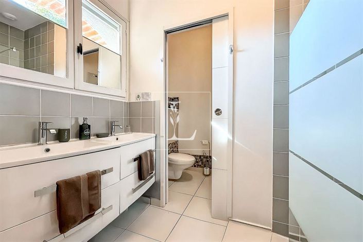 Image No.14-5 Bed Property for sale