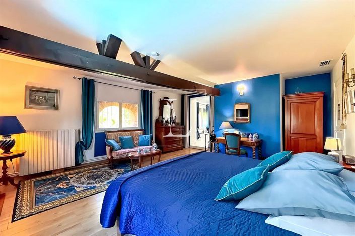 Image No.15-5 Bed Property for sale