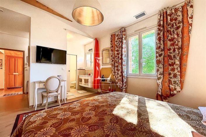 Image No.18-5 Bed Property for sale