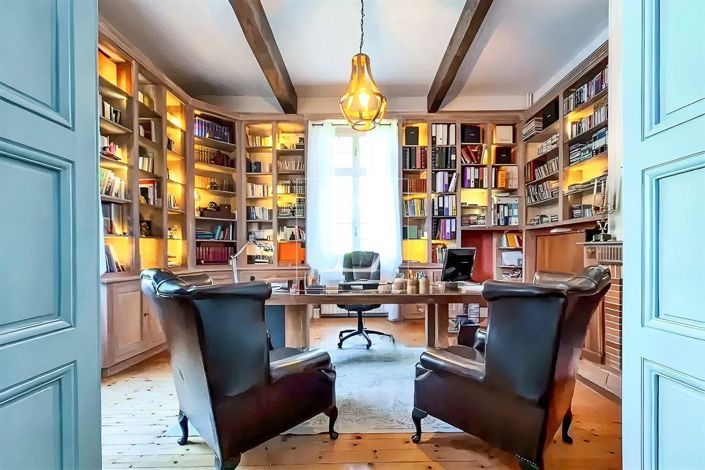 Image No.8-5 Bed Property for sale