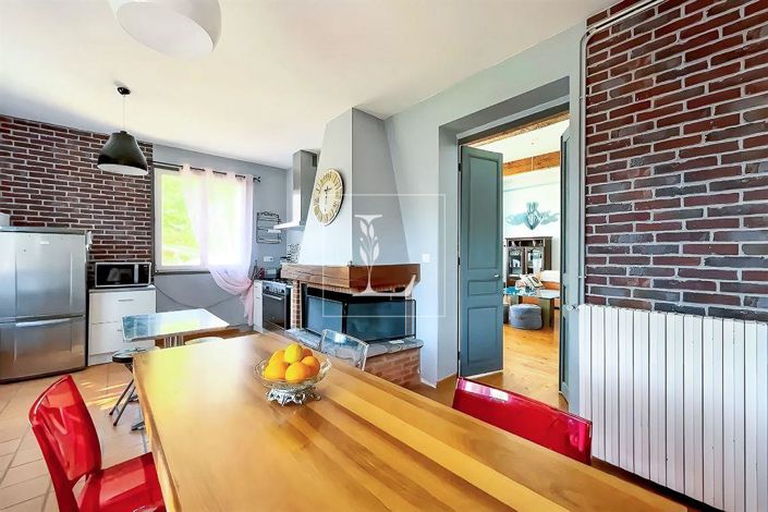 Image No.9-5 Bed Property for sale