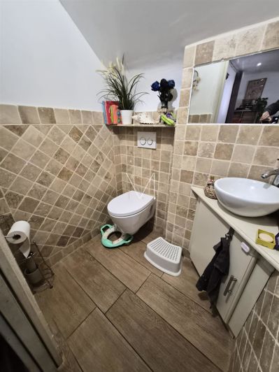 Image No.12-3 Bed House for sale