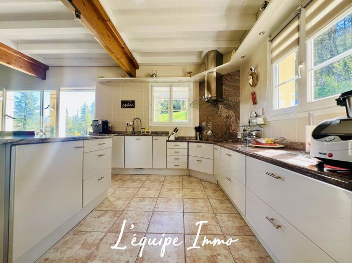 Image No.6-5 Bed House for sale