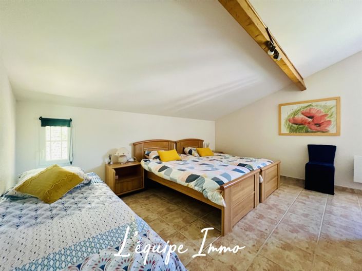 Image No.8-5 Bed House for sale