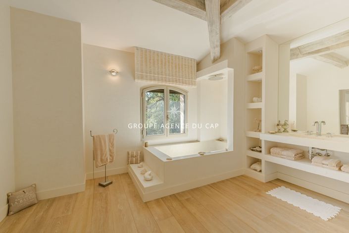 Image No.10-Propriété de 5 chambres à vendre à Saint-Raphael