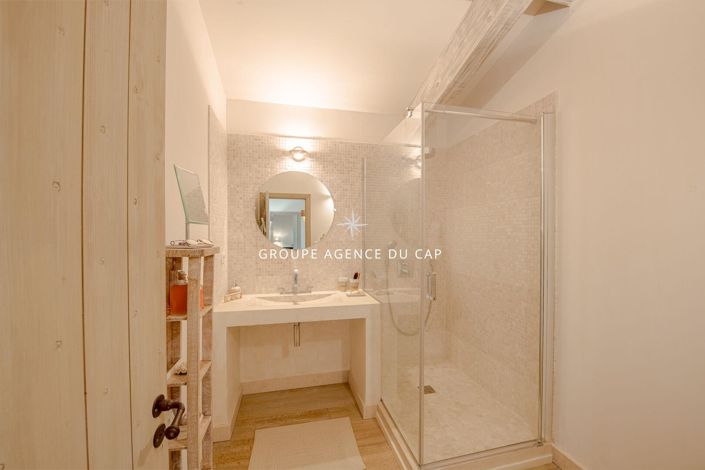 Image No.12-Propriété de 5 chambres à vendre à Saint-Raphael