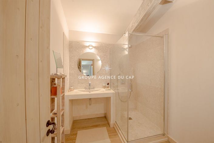 Image No.12-Propriété de 5 chambres à vendre à Saint-Raphael