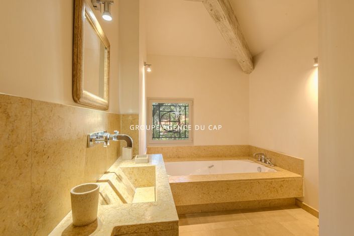 Image No.18-Propriété de 5 chambres à vendre à Saint-Raphael