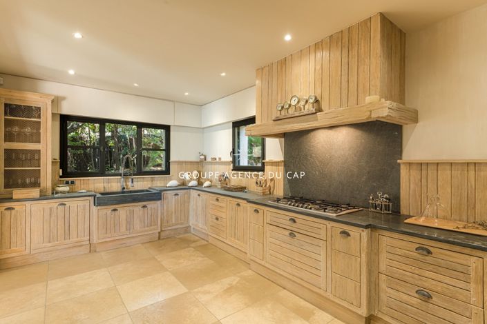 Image No.9-Propriété de 5 chambres à vendre à Saint-Raphael