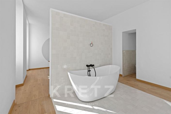 Image No.7-4 Bed Property for sale