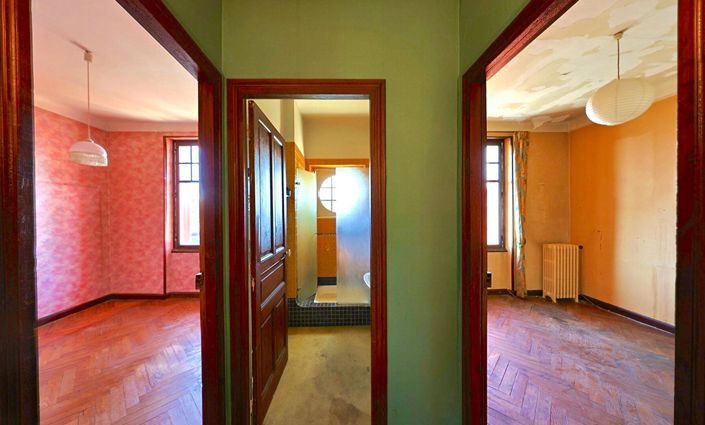 Image No.11-8 Bed Property for sale