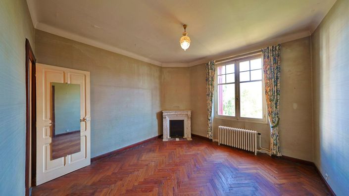 Image No.13-8 Bed Property for sale