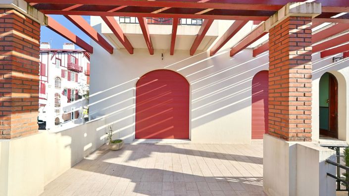 Image No.16-8 Bed Property for sale