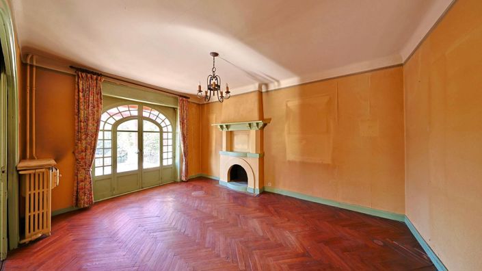 Image No.3-8 Bed Property for sale