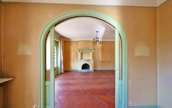 Image No.5-8 Bed Property for sale