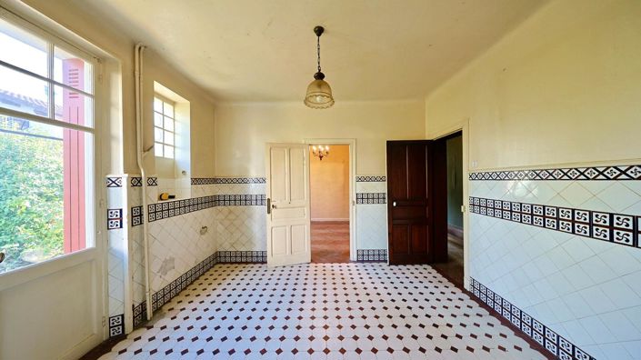 Image No.6-8 Bed Property for sale