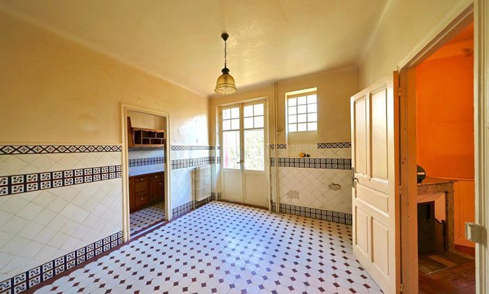 Image No.7-8 Bed Property for sale