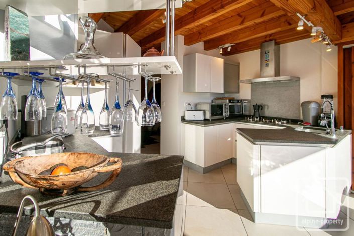 Image No.10-7 Bed Property for sale