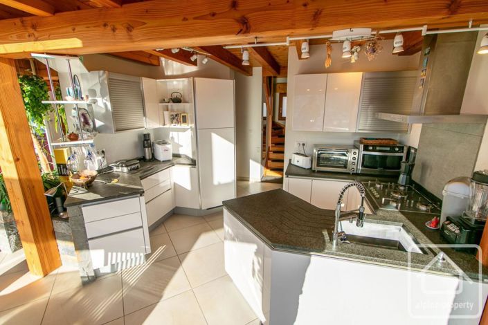 Image No.11-7 Bed Property for sale