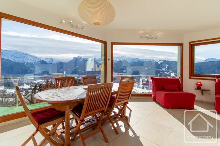 Image No.20-7 Bed Property for sale