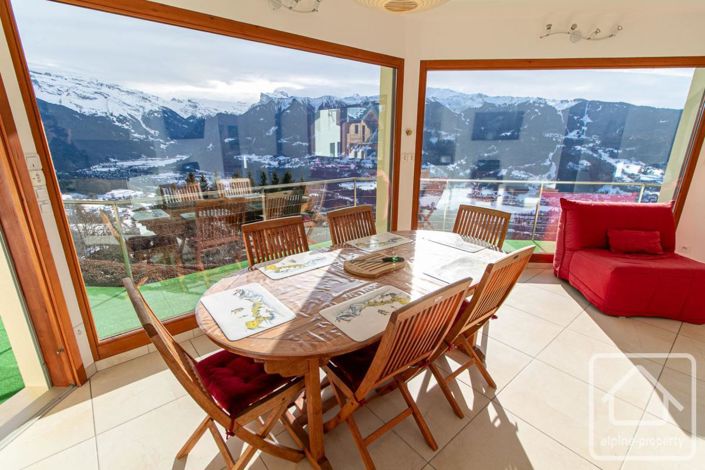 Image No.23-7 Bed Property for sale