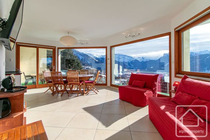 Image No.24-7 Bed Property for sale