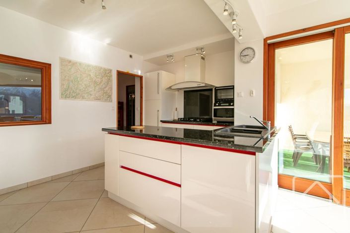 Image No.25-7 Bed Property for sale