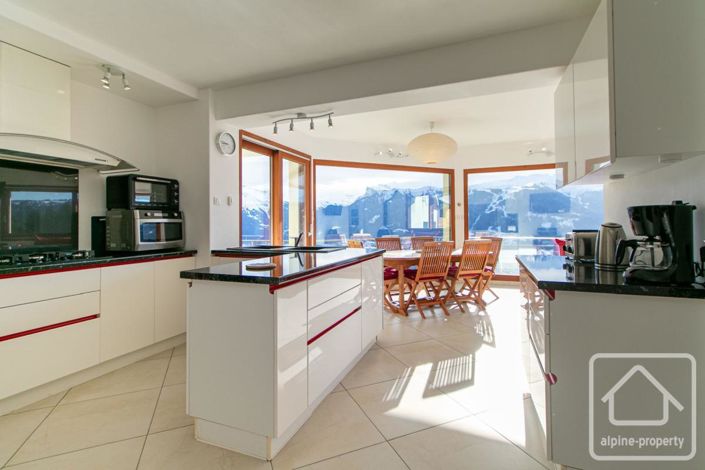 Image No.27-7 Bed Property for sale