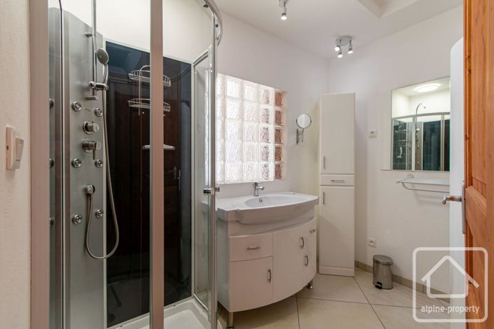 Image No.33-7 Bed Property for sale