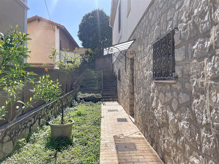 Image No.10-4 Bed House for sale