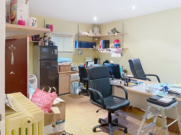 Image No.24-4 Bed House for sale
