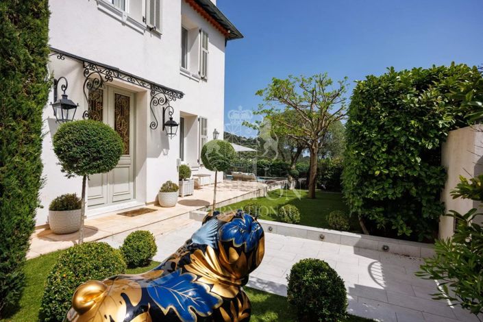 Image No.8-6 Bed House for sale