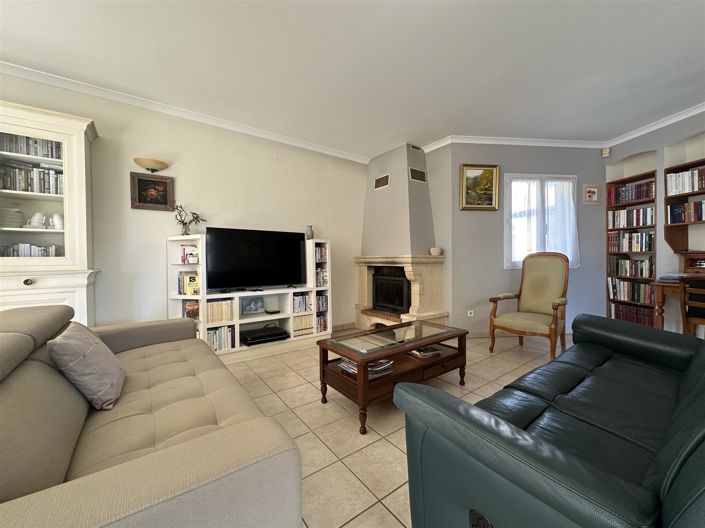 Image No.11-7 Bed House for sale