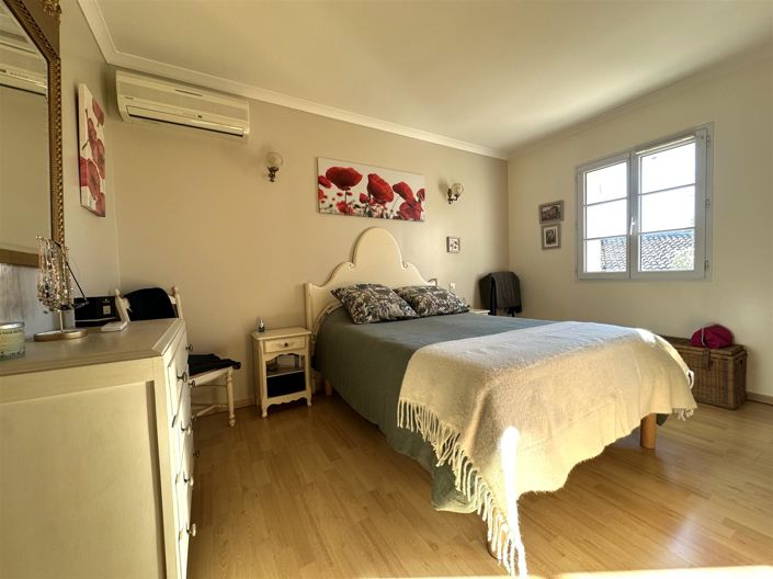 Image No.8-7 Bed House for sale