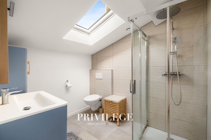 Image No.17-5 Bed House for sale