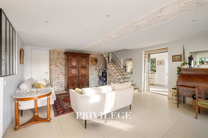 Image No.6-5 Bed House for sale