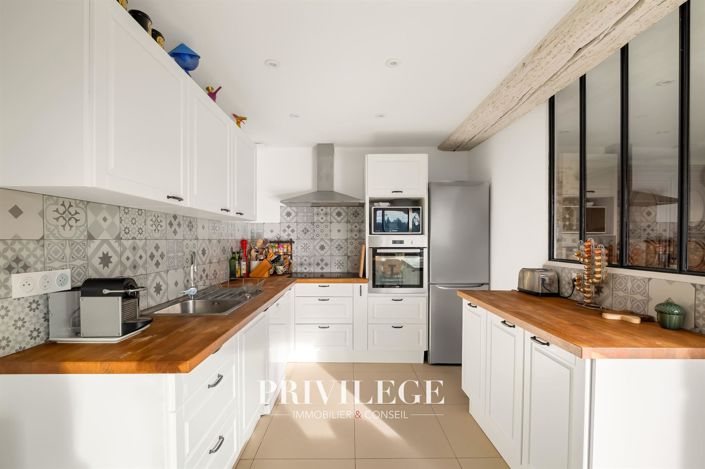 Image No.7-5 Bed House for sale