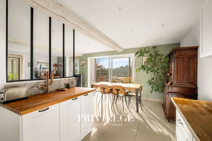 Image No.8-5 Bed House for sale