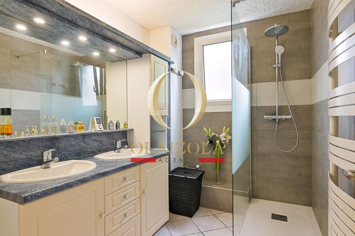 Image No.14-3 Bed Apartment for sale