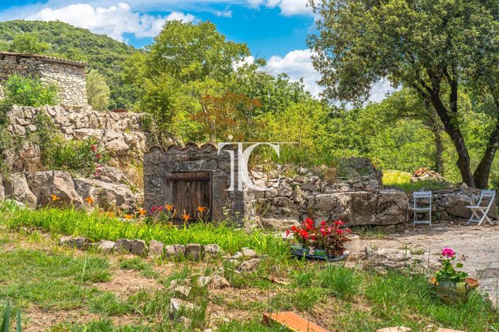 Image No.7-10 Bed House for sale