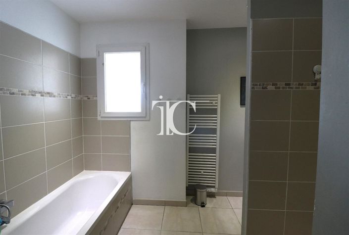 Image No.12-8 Bed House for sale