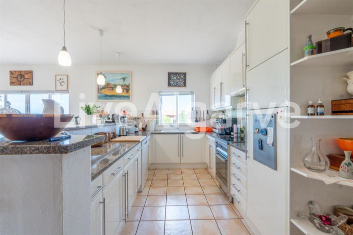 Image No.20-4 Bed House for sale