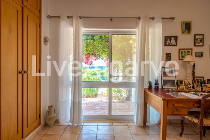 Image No.25-4 Bed House for sale