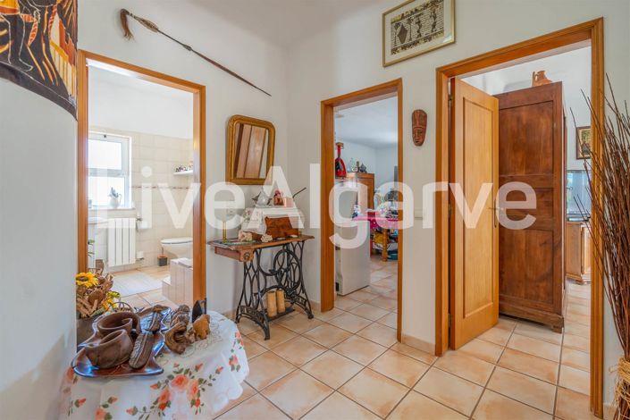 Image No.30-4 Bed House for sale