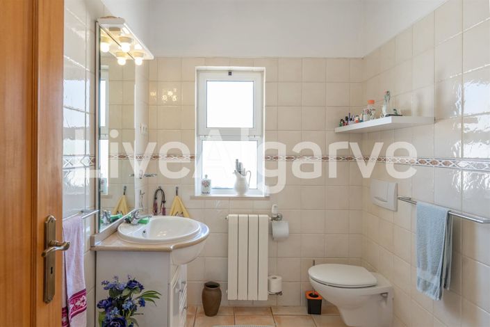 Image No.32-4 Bed House for sale