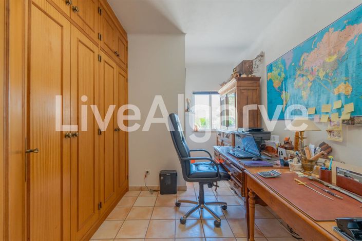 Image No.33-4 Bed House for sale