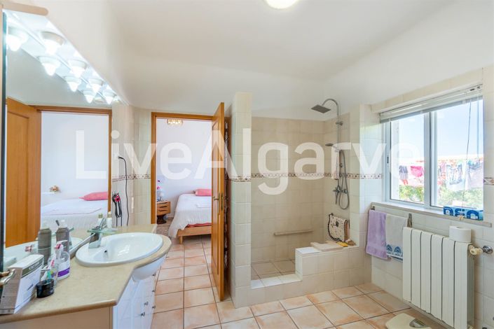 Image No.37-4 Bed House for sale