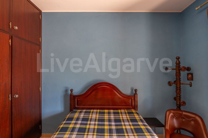 Image No.24-5 Bed House for sale