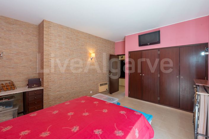 Image No.28-5 Bed House for sale