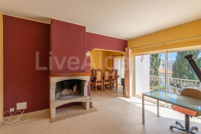 Image No.6-5 Bed House for sale